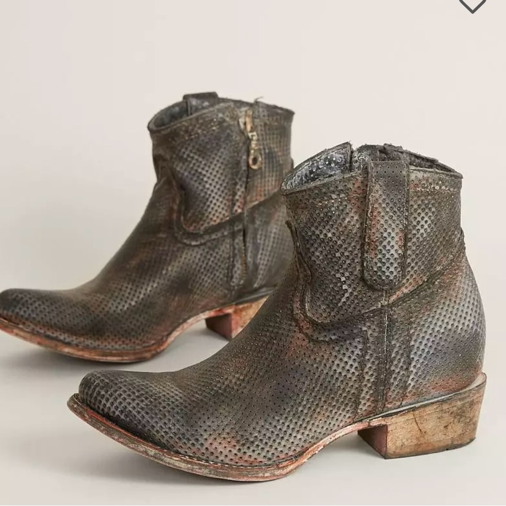 Corral Distressed Leather western boots